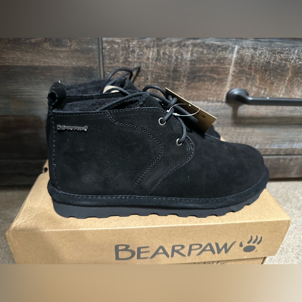 COPY - Women’s Bear paw boots, black, size 8, never worn still has tags.